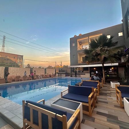 Apartments Plaza Hotel 克罗里 外观 照片