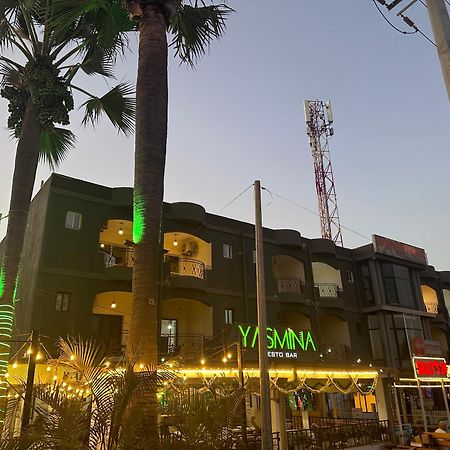 Apartments Plaza Hotel 克罗里 外观 照片