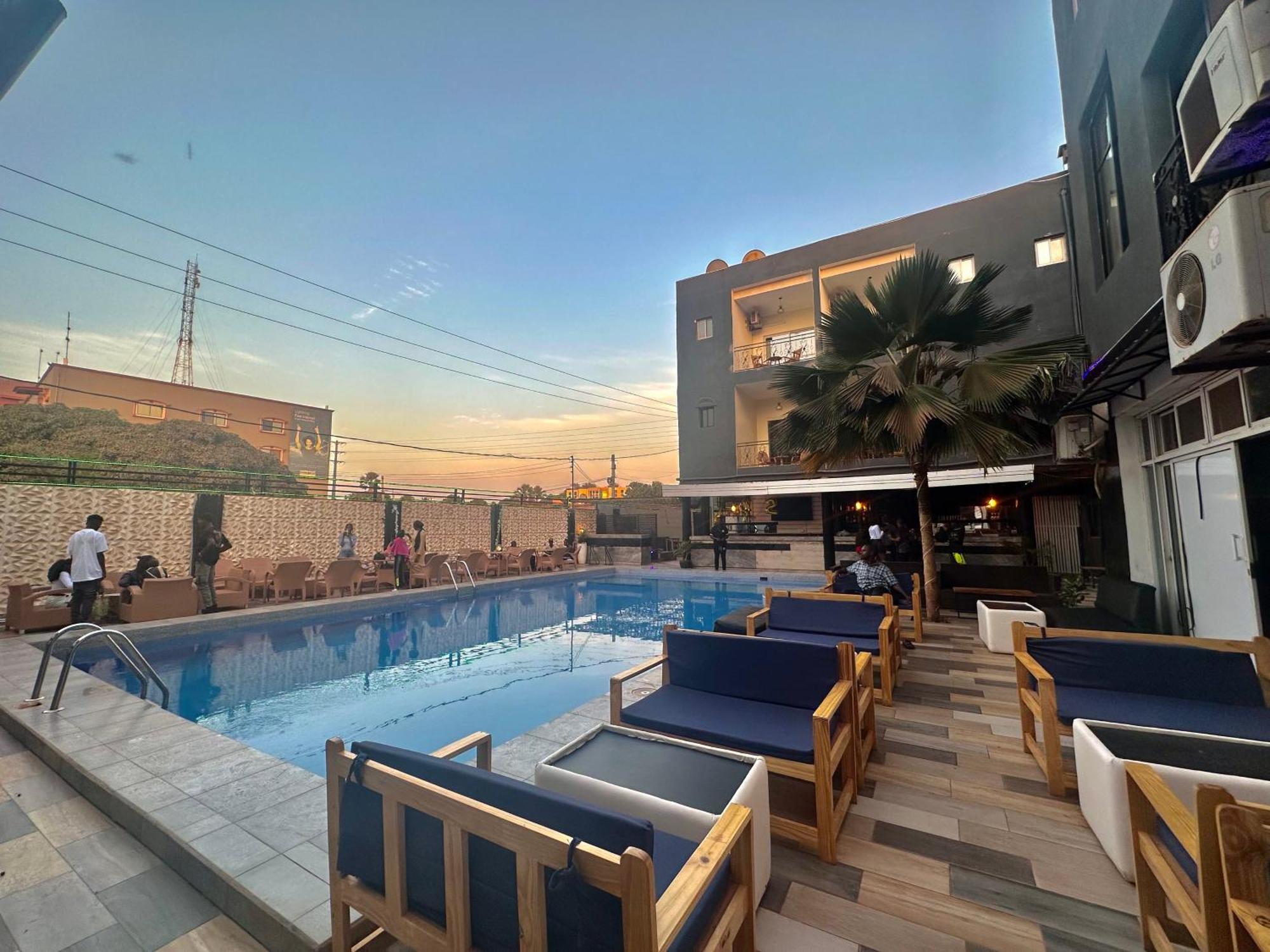 Apartments Plaza Hotel 克罗里 外观 照片