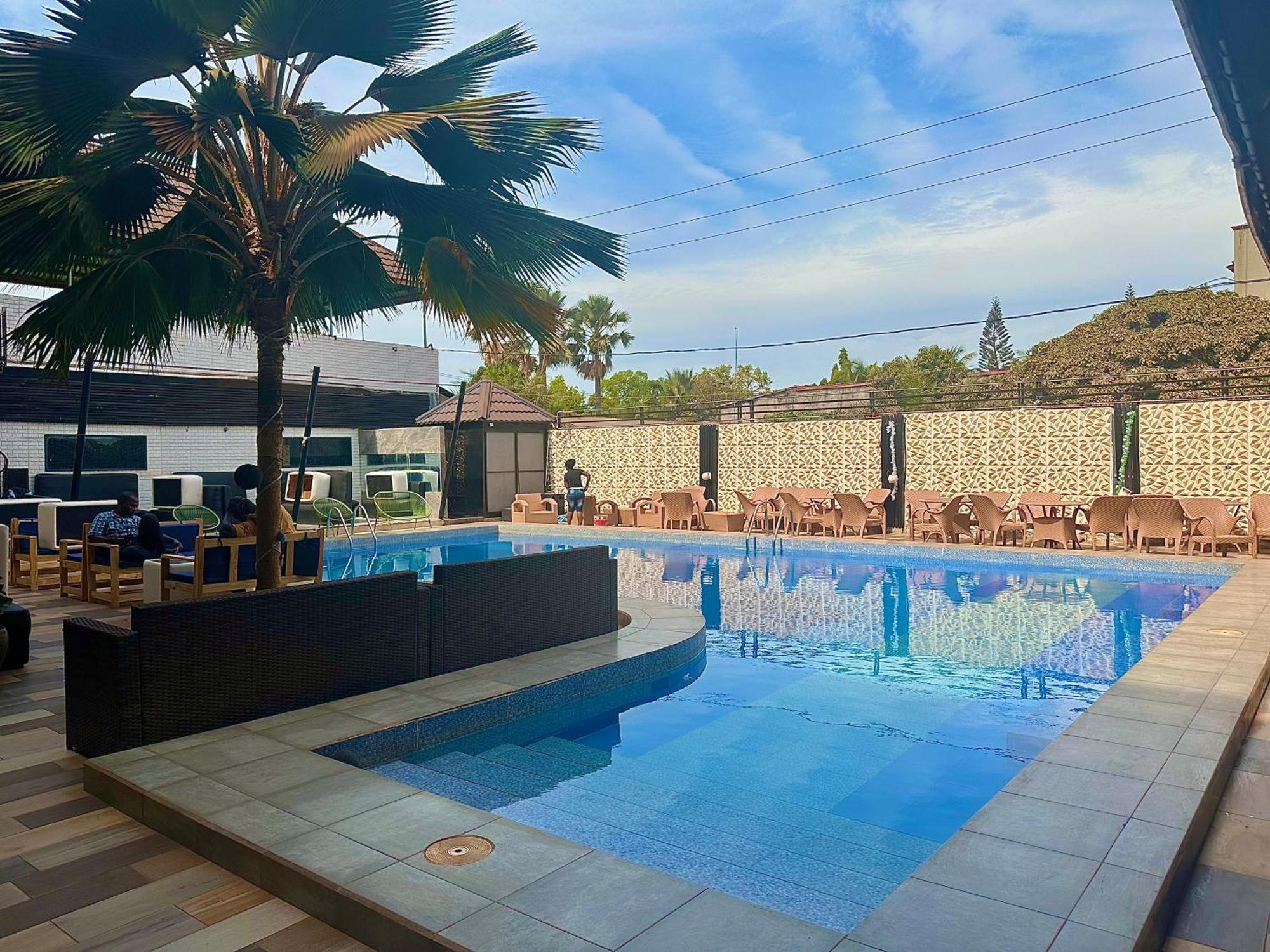Apartments Plaza Hotel 克罗里 外观 照片