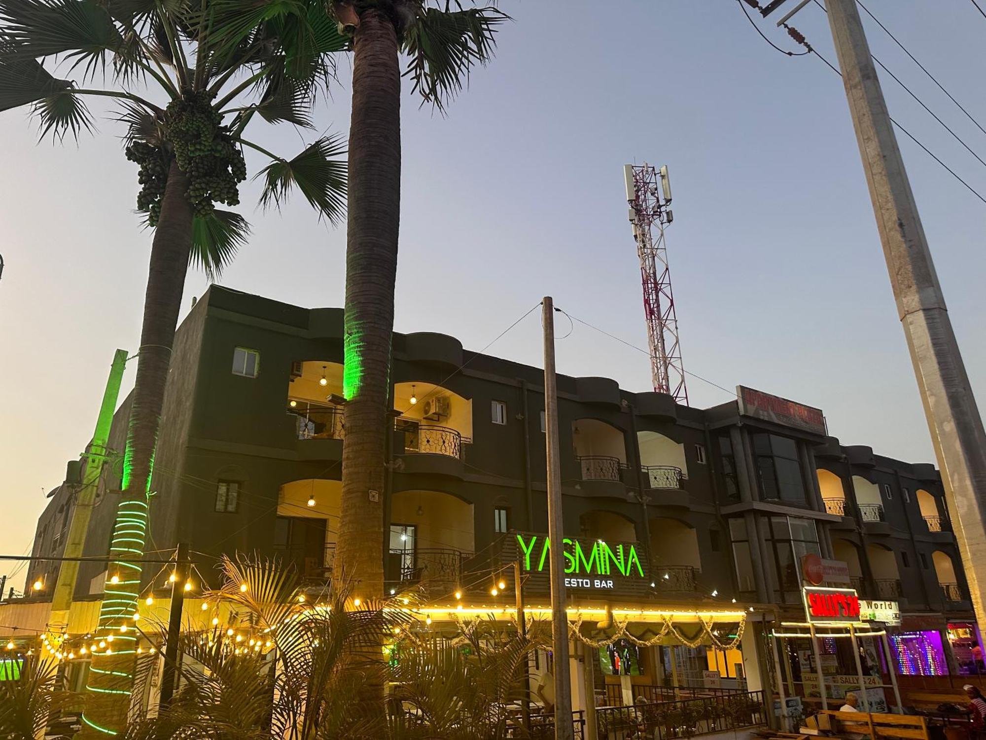 Apartments Plaza Hotel 克罗里 外观 照片