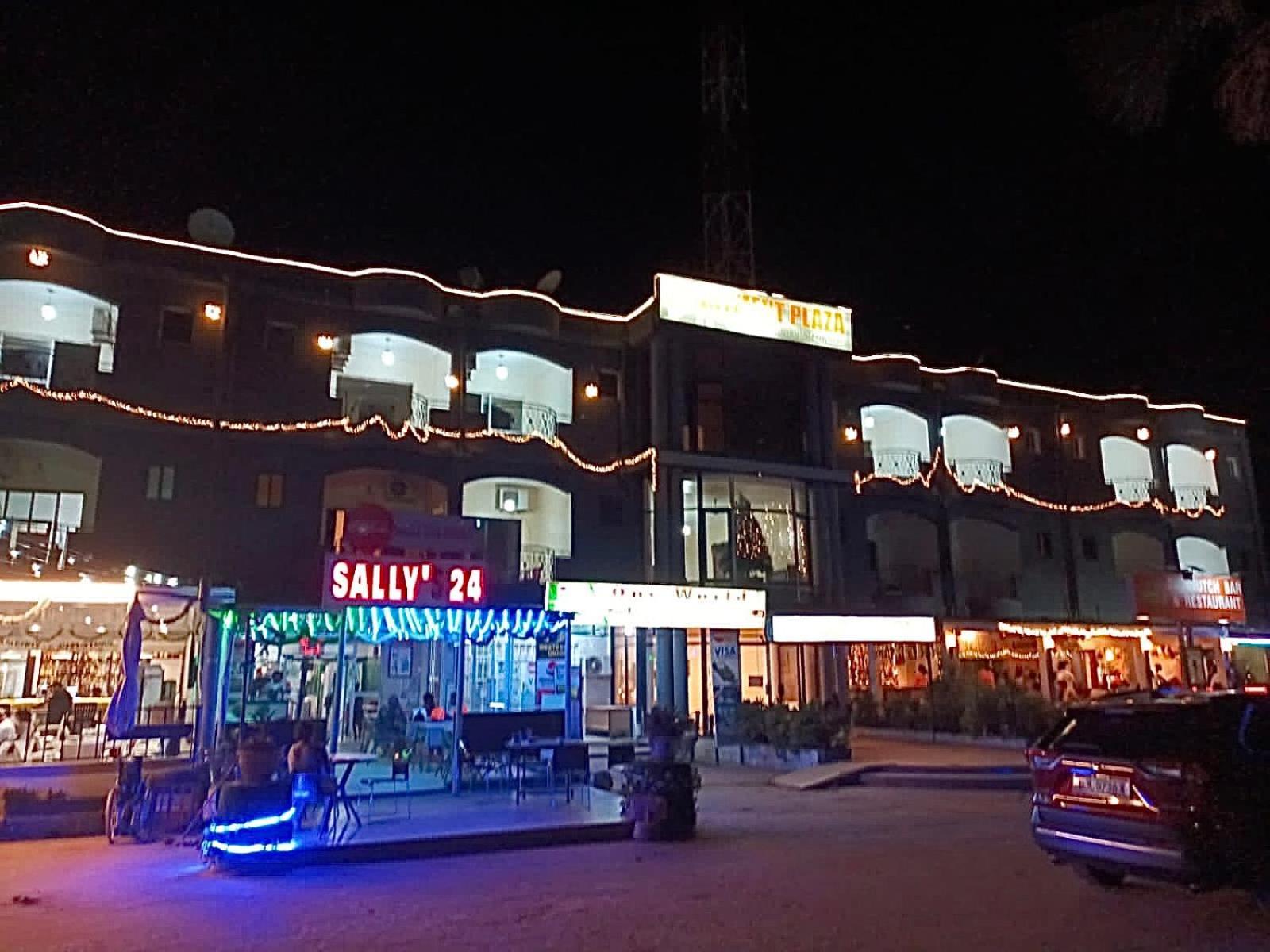 Apartments Plaza Hotel 克罗里 外观 照片