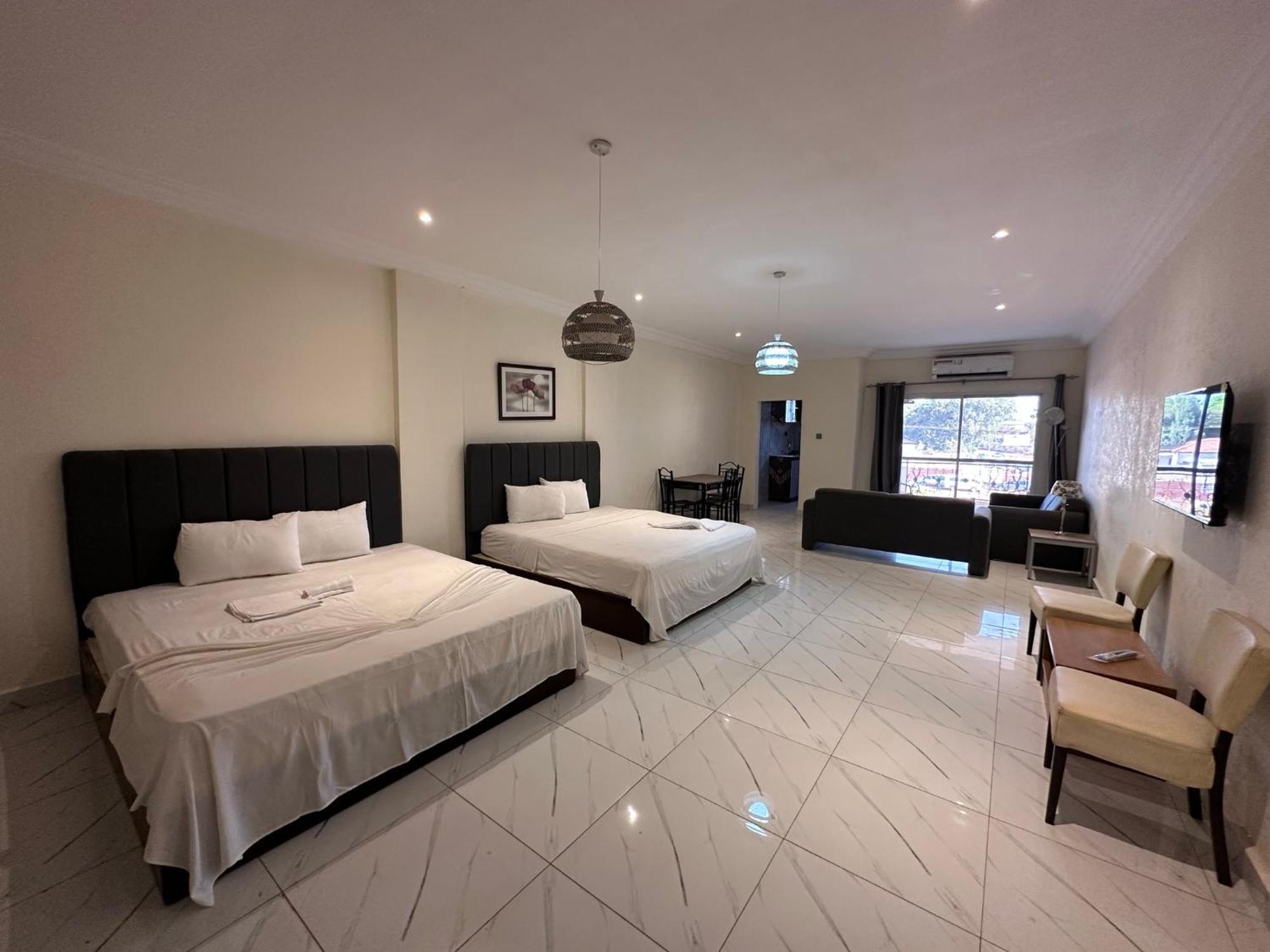 Apartments Plaza Hotel 克罗里 外观 照片