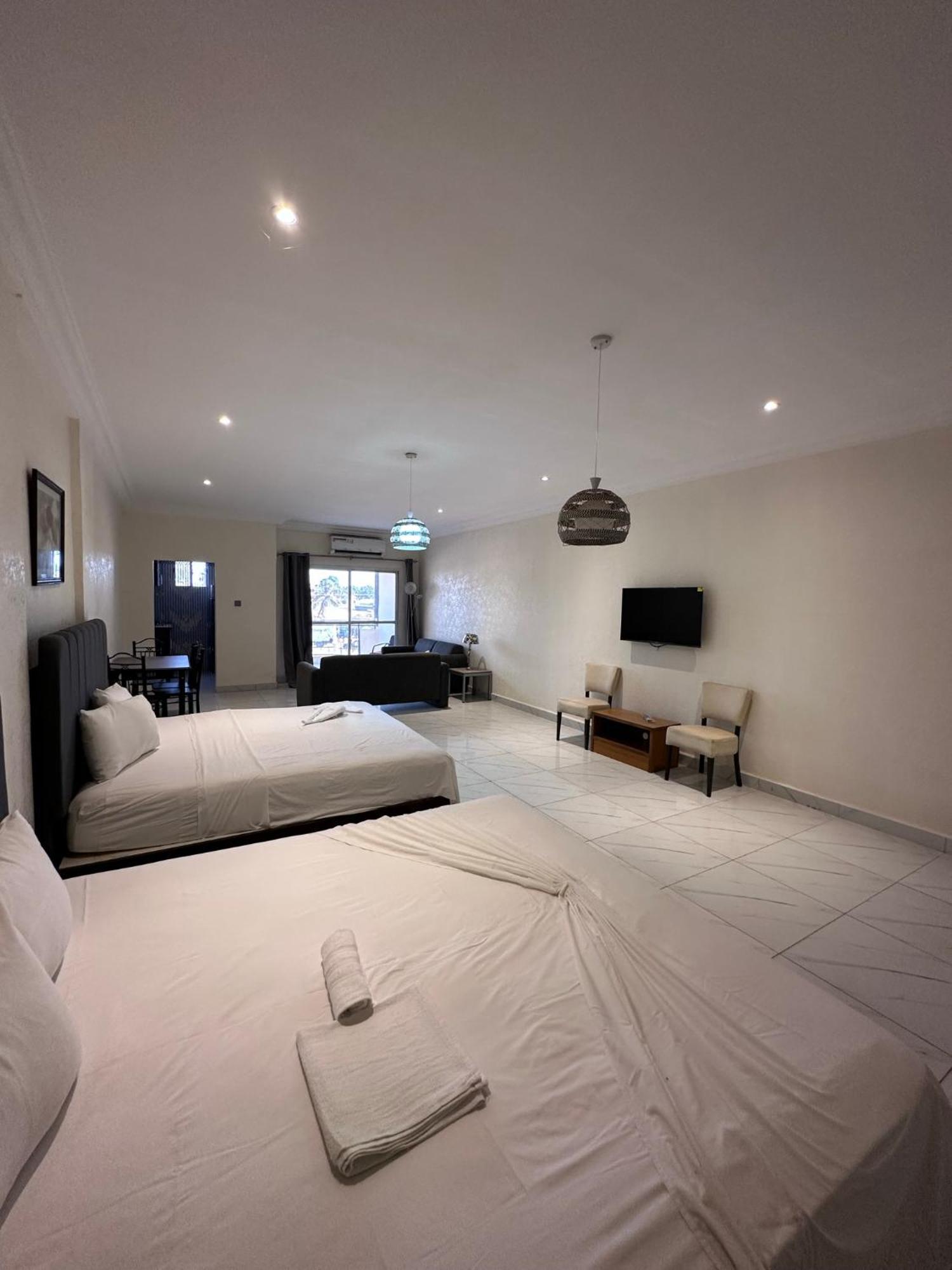 Apartments Plaza Hotel 克罗里 外观 照片