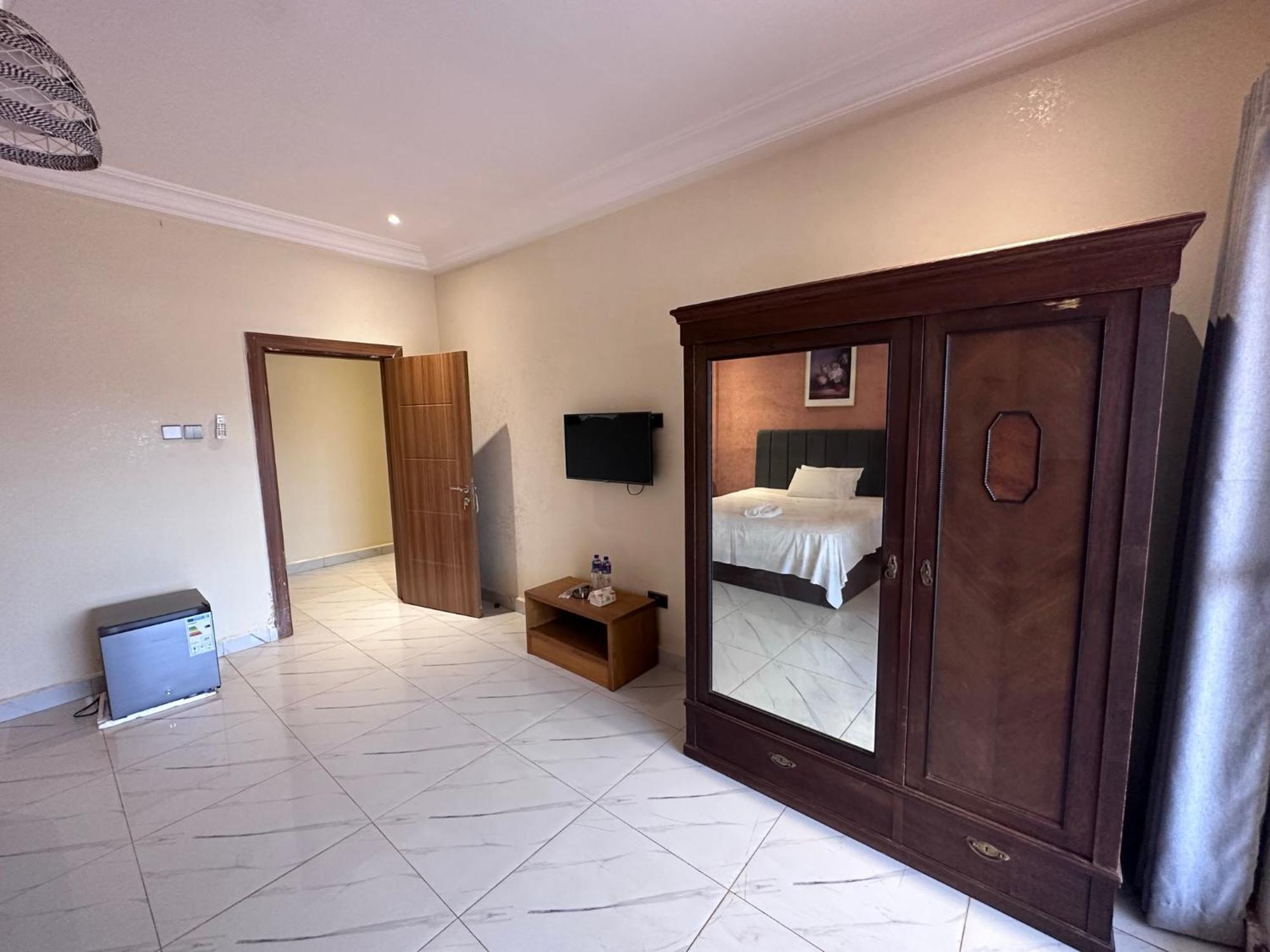 Apartments Plaza Hotel 克罗里 外观 照片
