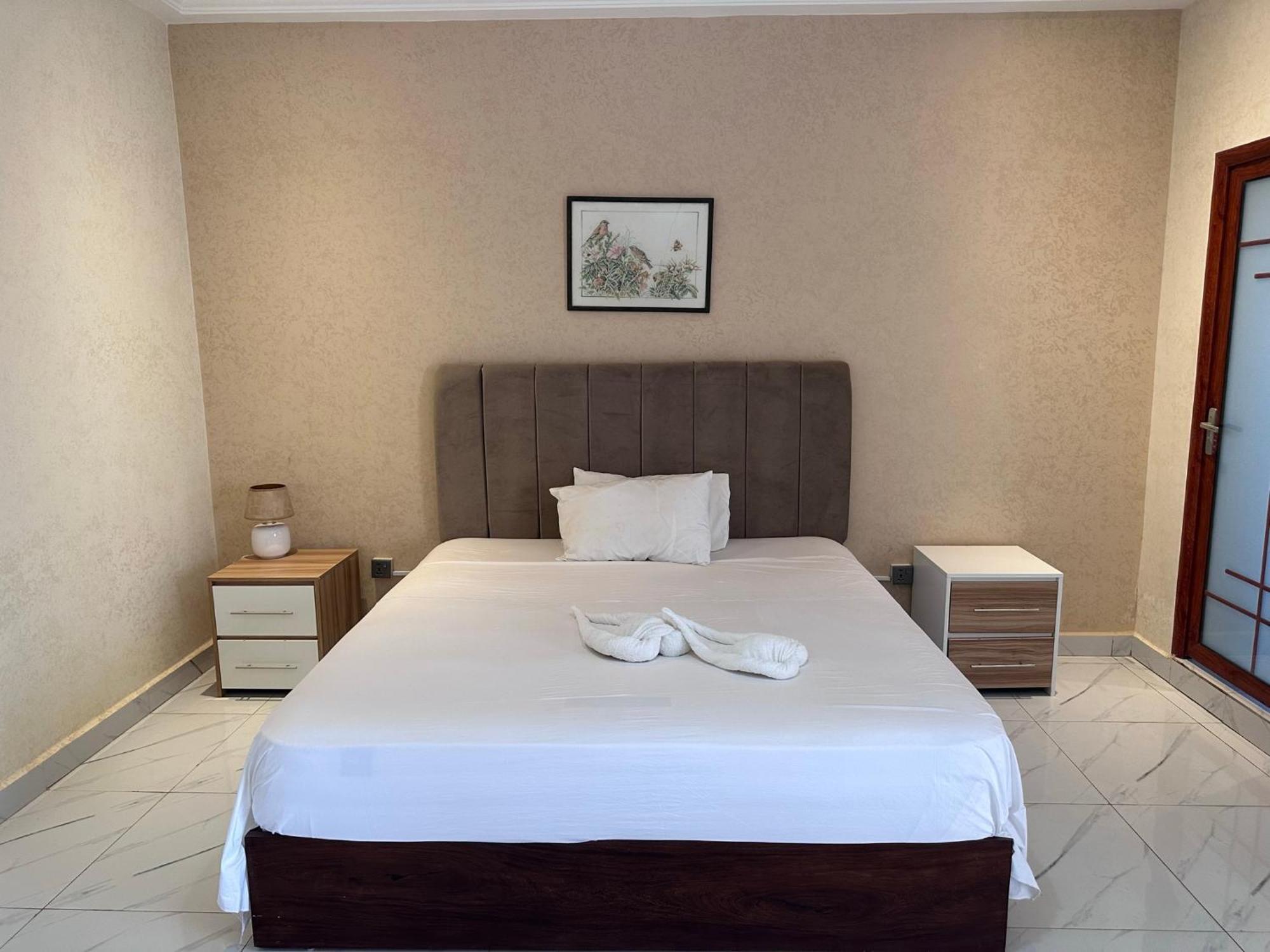 Apartments Plaza Hotel 克罗里 外观 照片